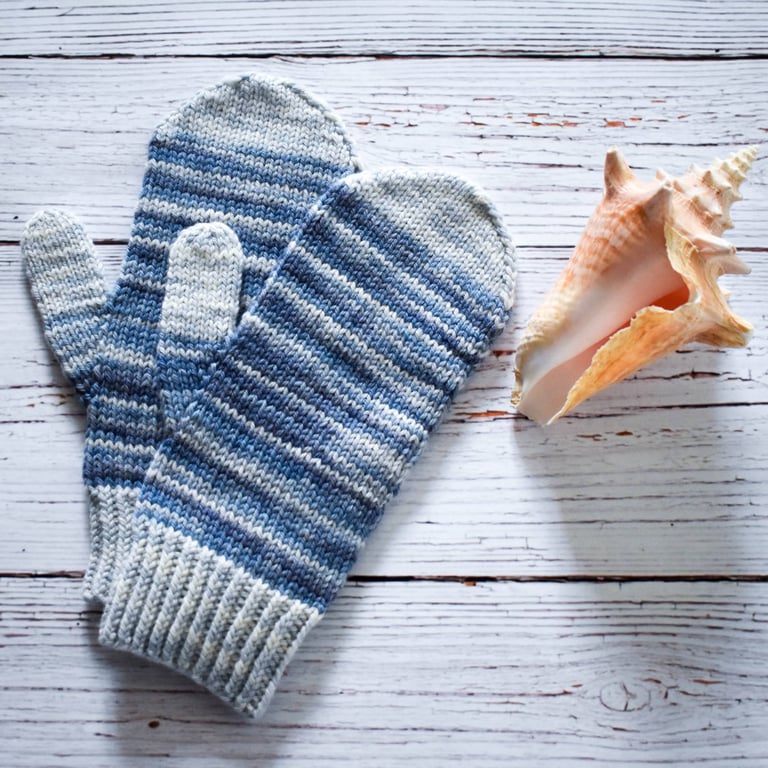 White Horses Mittens Knitting Pattern - DIGITAL PATTERN ONLY