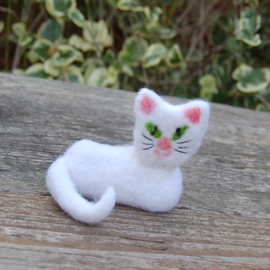 Needle Felt wool Cat - white cat