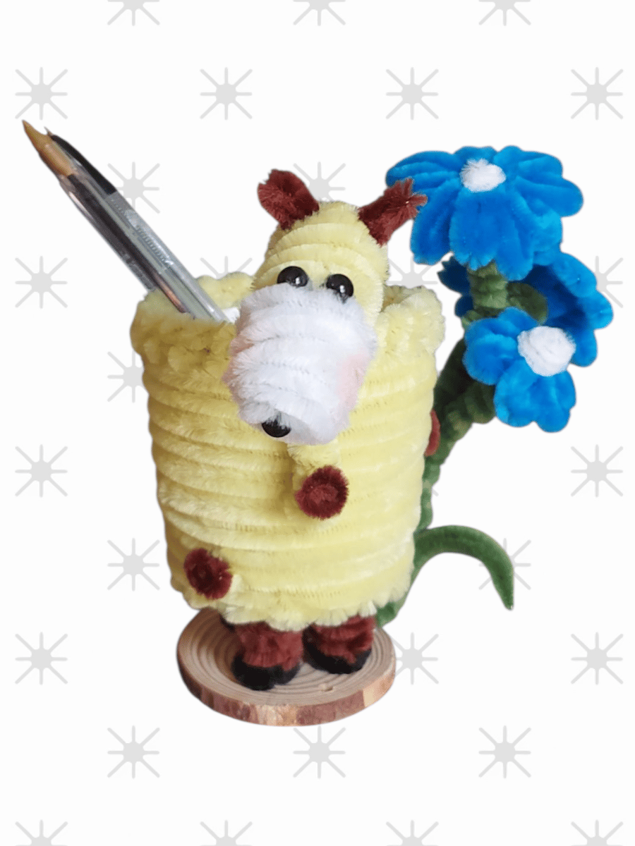 Handcrafted Giraffe Pencil Holder with Flowers – Unique Animal Desk Organizer