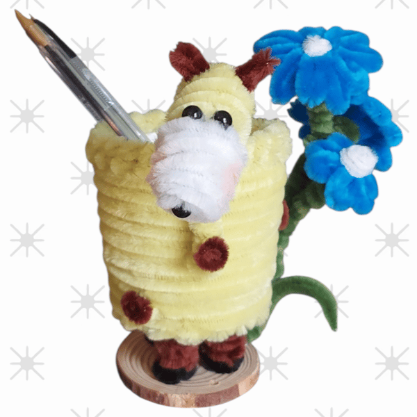Handcrafted Giraffe Pencil Holder with Flowers – Unique Animal Desk Organizer