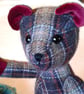 Collectable tweed teddy bear 'Hamish' with knitted wool waistcoat and hat - Image 5