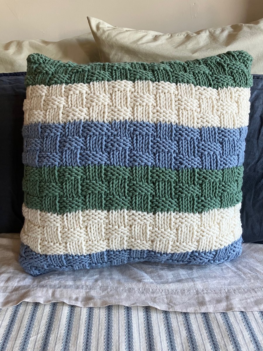 Brand-new hand-knitted cushion cover with feather cushion included