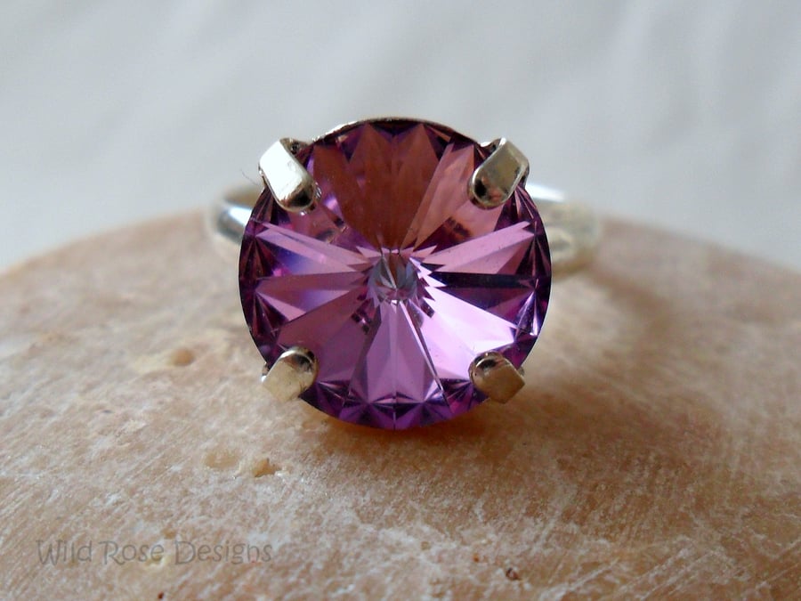 Adjustable ring with Swarovski crystal