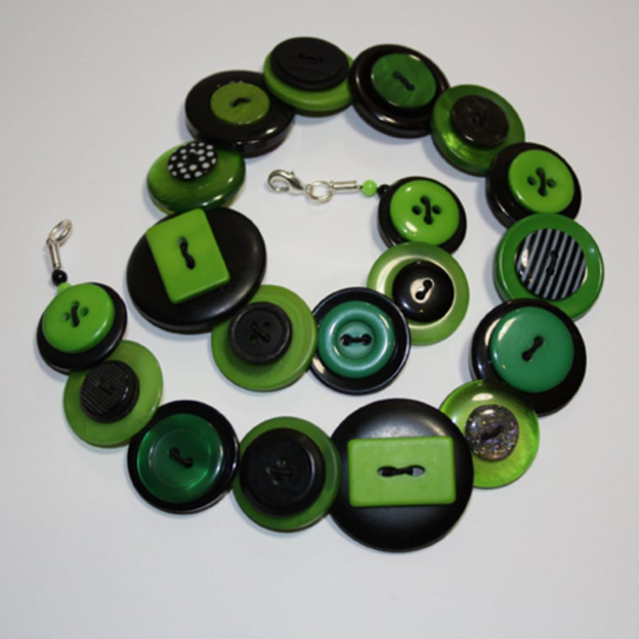 Halloween - Green and Black button necklace