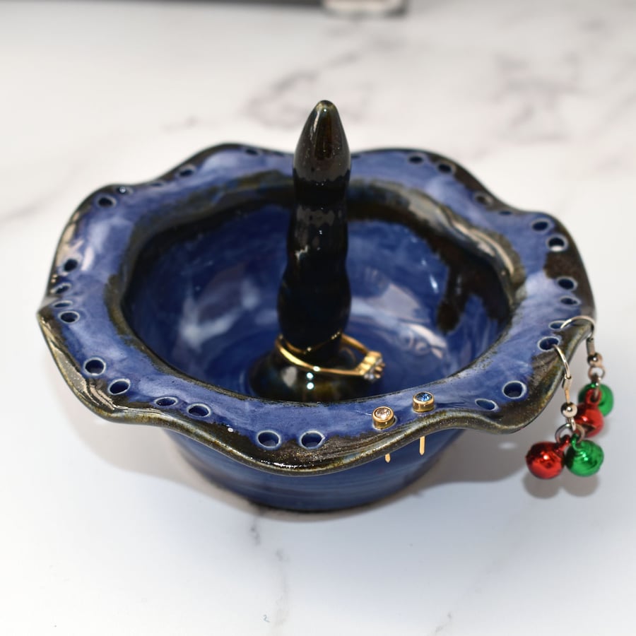 X04 Ear ring and ring holder