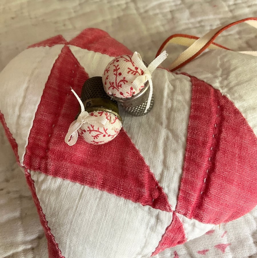 Thimble pin cushion