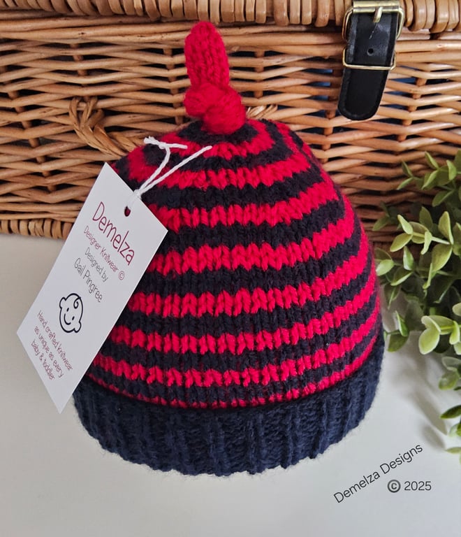 Hand Knitted Baby Pixie Hat  6-12  months size 