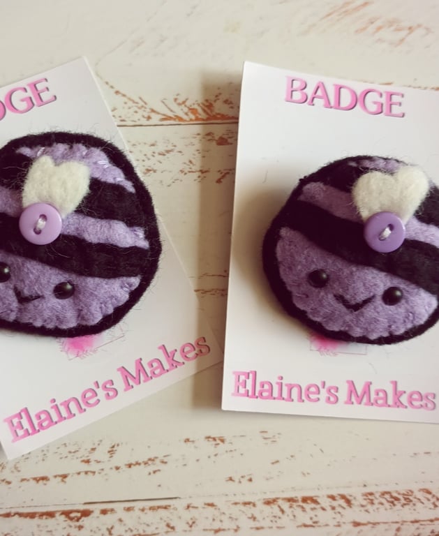Hand sewn wool blend felt 'busy bee' badge on a printed backing card (lilac)
