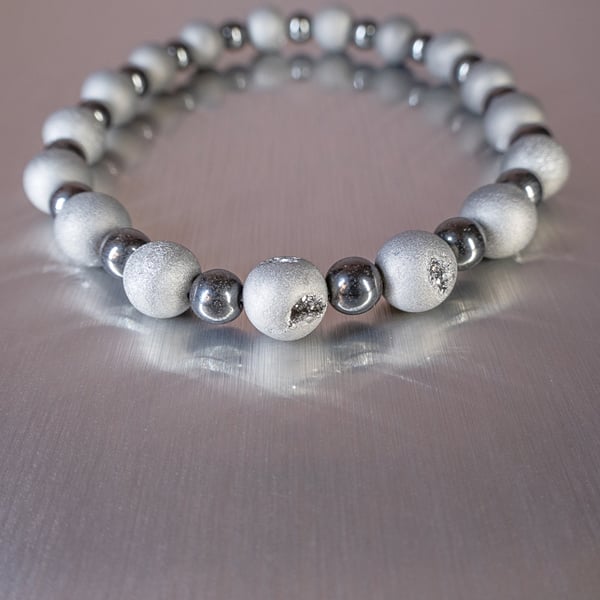 Bracelet grey Druzy and Hematite stretchy handmade 