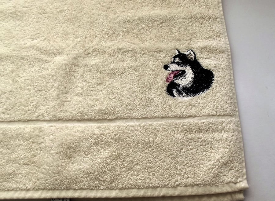 Alaskan Malamute Dog Embroidered Hand Towel. Cream, T5