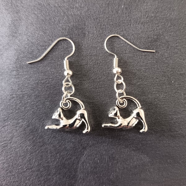 Silver stretching cat charm dangle earrings 