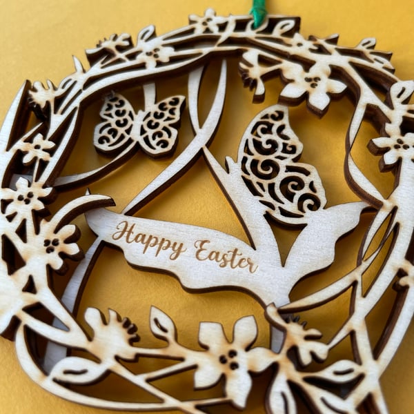 Personalised double-layered wooden spring wreath (butterflies)