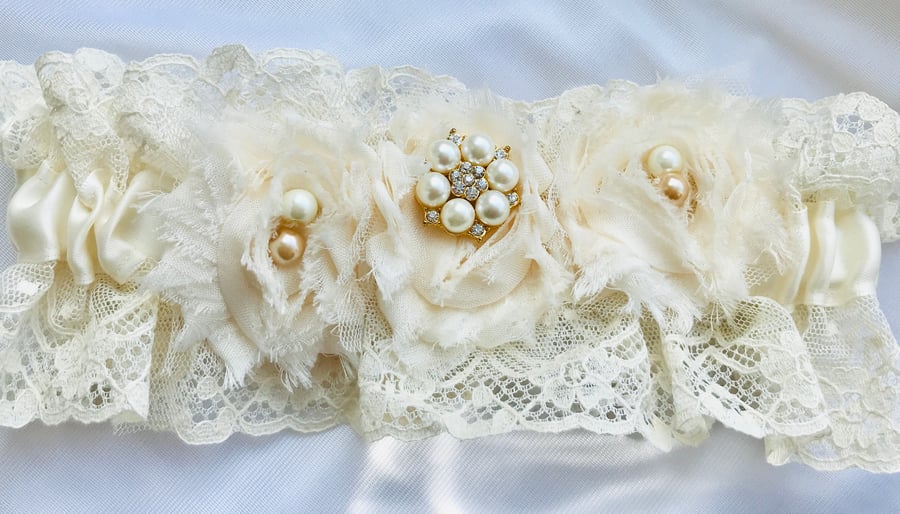 ELLE Cream Wedding Garter