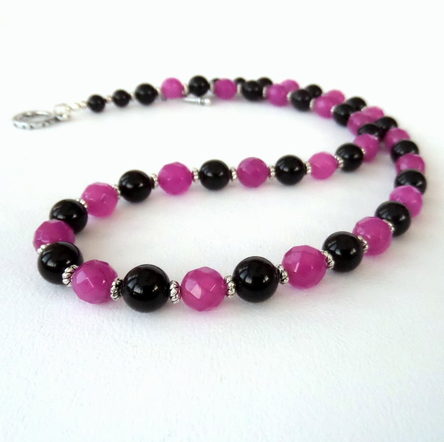 Pink jade and black onyx handmade necklace 