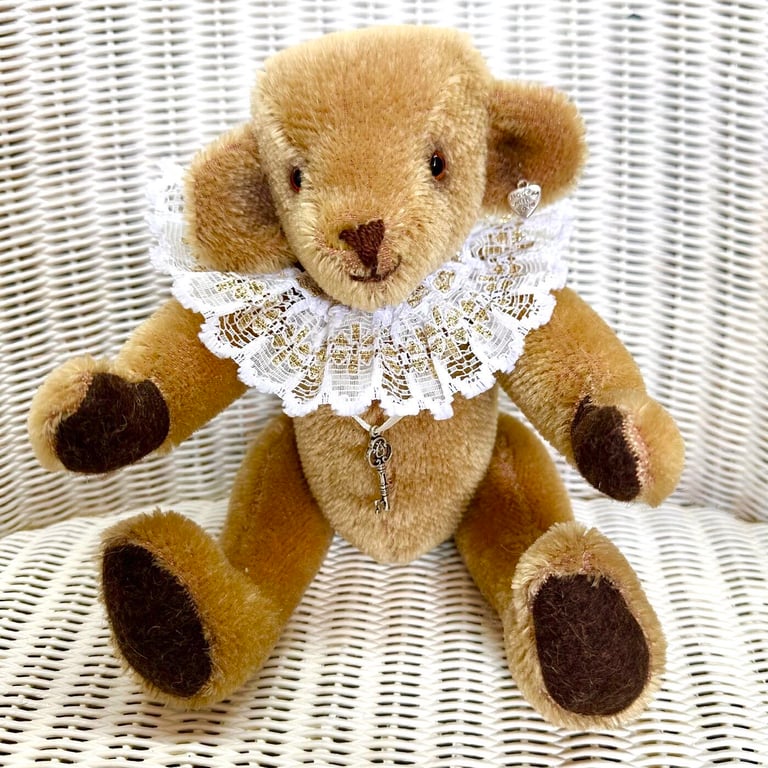 Amelia: Mohair Artist Bear 25cm (10")