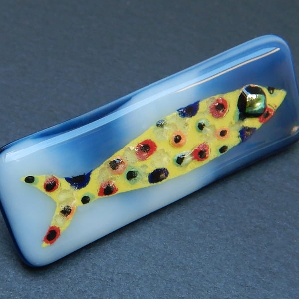 HANDMADE FUSED DICHROIC GLASS 'SARDINE, SARDINA' BROOCH.