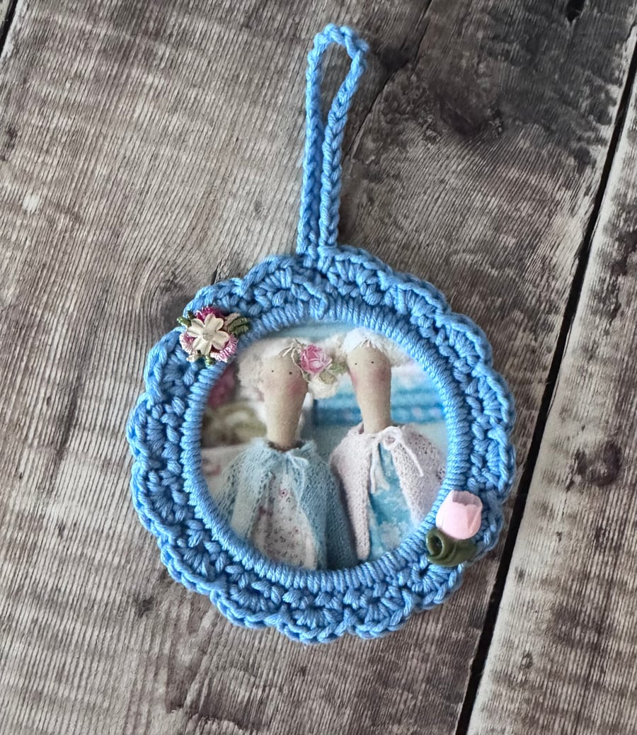 Crocheted frame inspired by Tilda