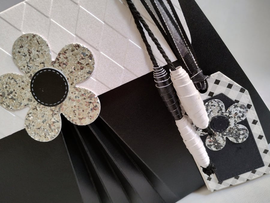 Unique HandmadeRetro 1960s Inspired Handbag Style Fanfold Black & White Gift Box