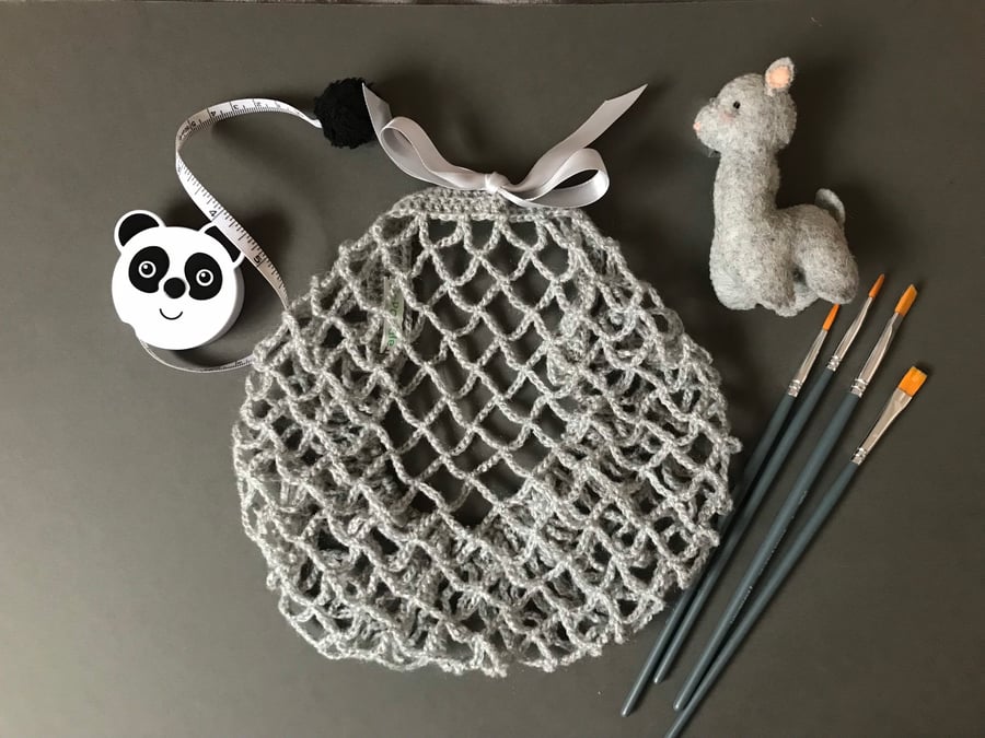 1940s retro snood hairnet in light silvery grey - Lana