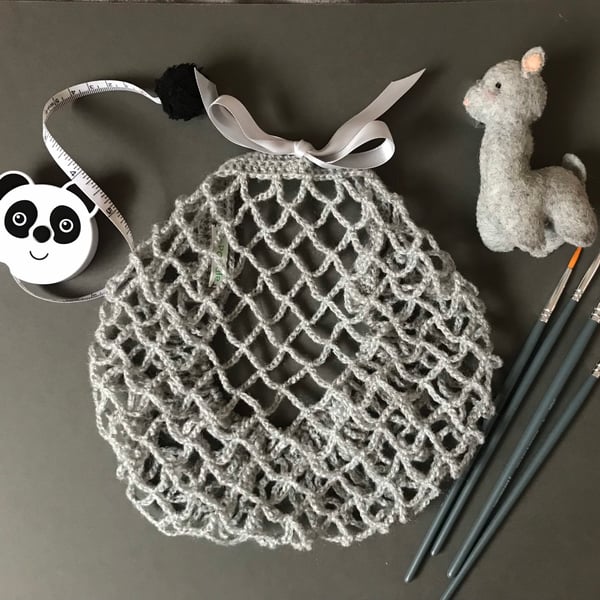 1940s retro snood hairnet in light silvery grey - Lana