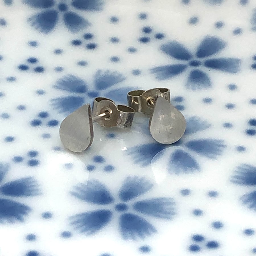 Tiny raindrop studs