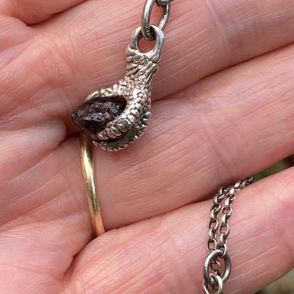 Thames Garnet silver claw pendant