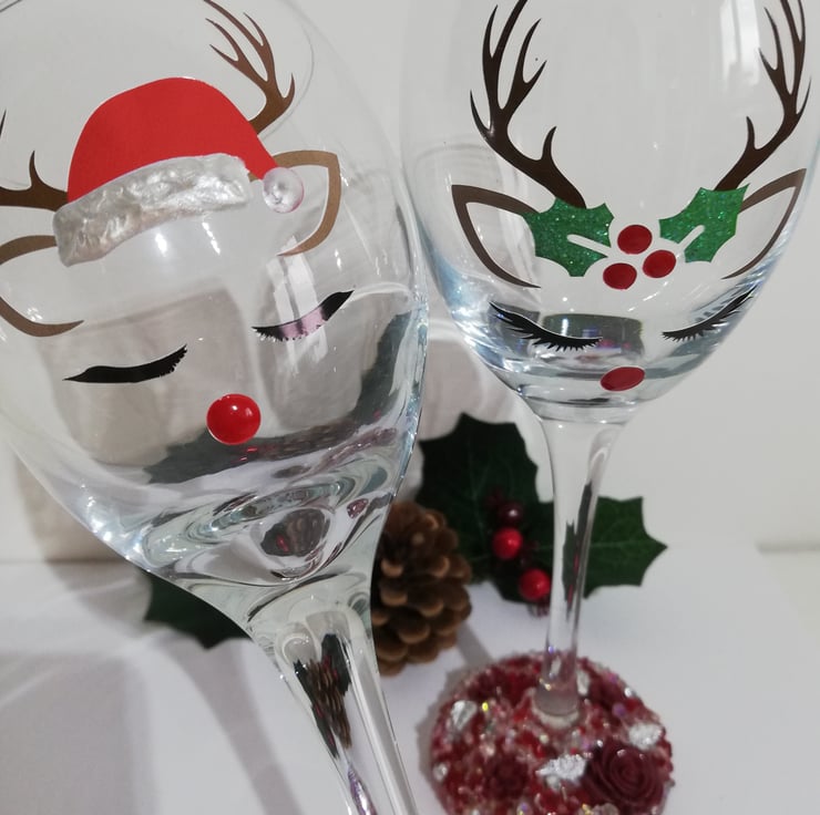 Christmas Glass Gift for Couples, His and Hers Reindeer Themed Wine Glasses