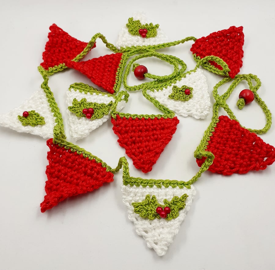 Crochet Mini Bunting with Holly 