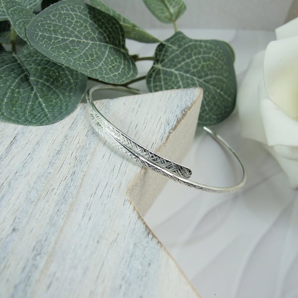 Sterling Silver Bangle in Overlap Design with Crosshatch Pattern. Small 19cms