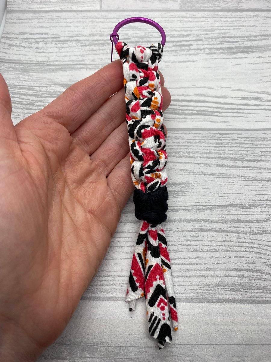 Macrame keyring in recycled t-shirt yarn