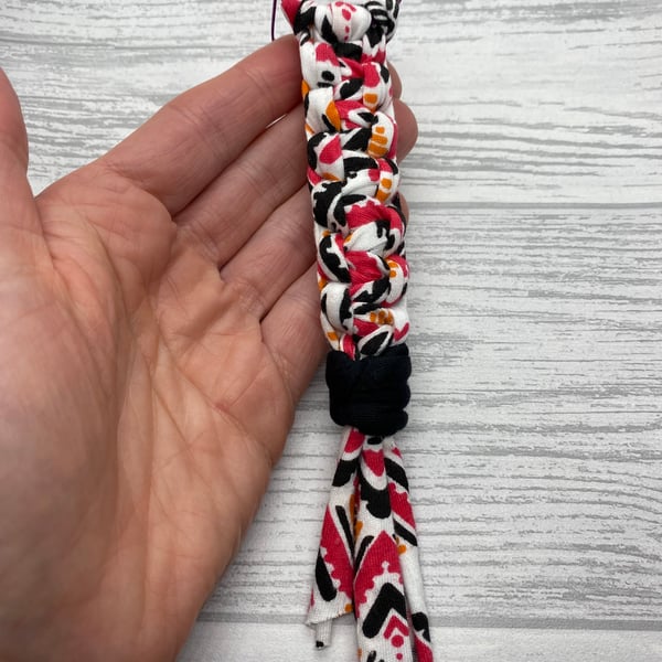 Macrame keyring in recycled t-shirt yarn