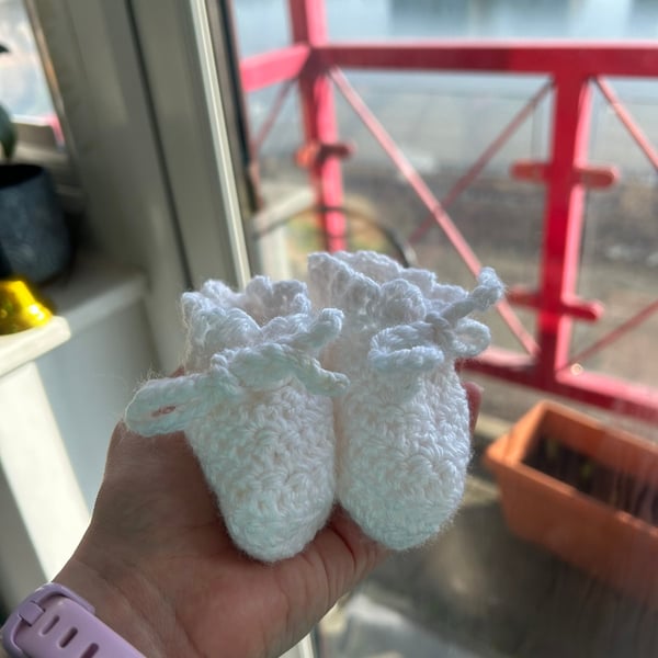Handmade Crochet Baby Booties - Soft White Shoes - Th6-12 Month Newborn Keepsake