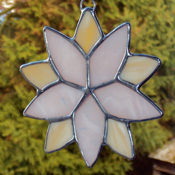 Two tone flower suncatcher  (0332)