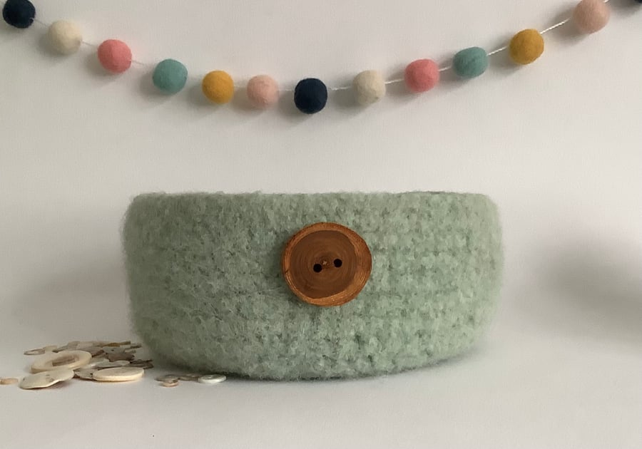 FELTED 'FUSSPOT' BOWL, desk tidy. L.Green (with hand carved wood button )  .