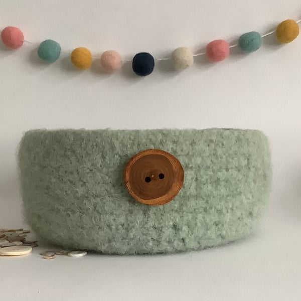 FELTED 'FUSSPOT' BOWL, desk tidy. L.Green (with hand carved wood button )  .