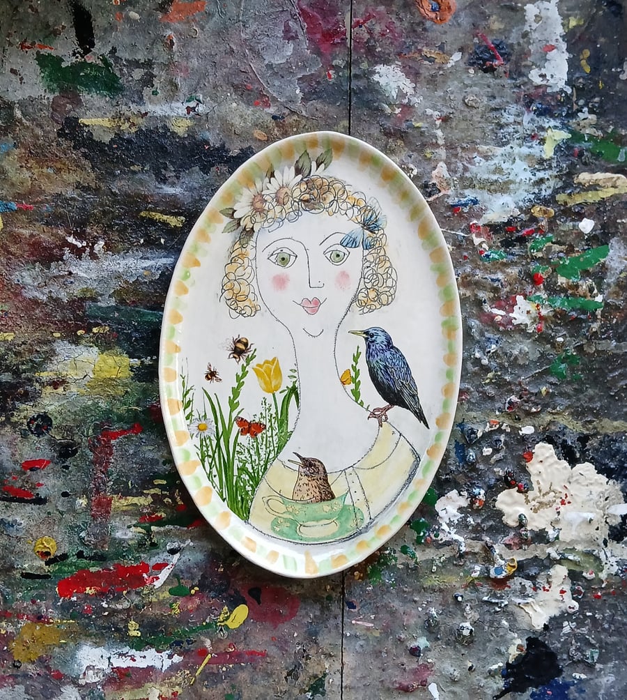 Figurative shallow dish-wall hanging 