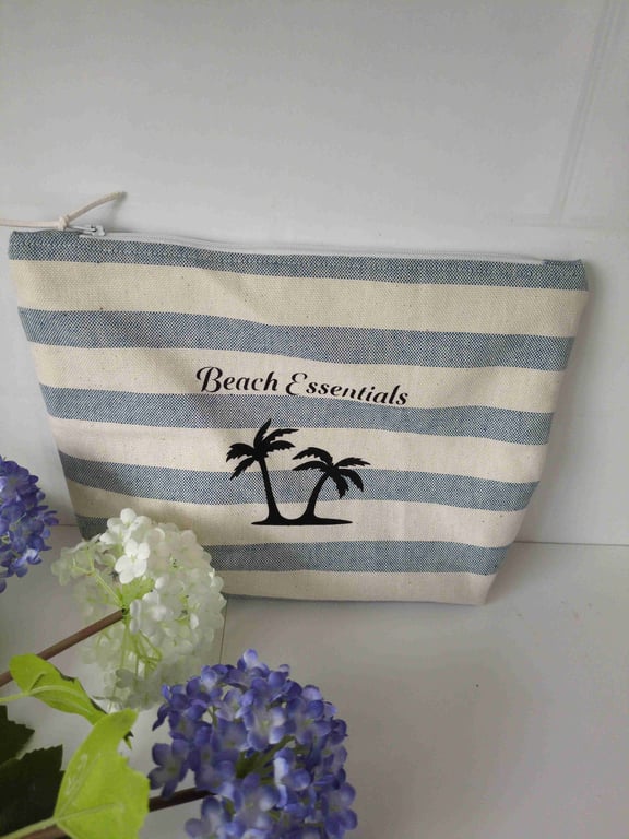 Zipped pouch. Makeup bag. Cosmetic bag.Handy pouch