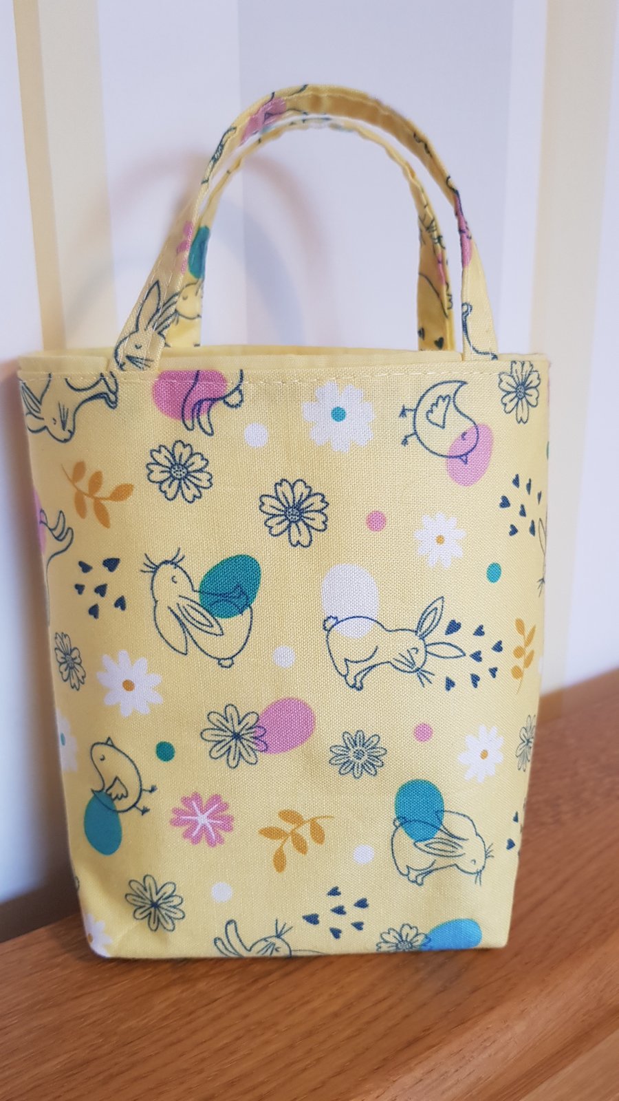 Mini Easter gift bag: yellow with bunnies