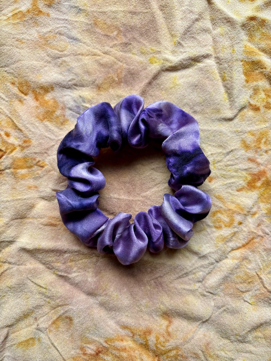 Plant dyed scrunchie - Small