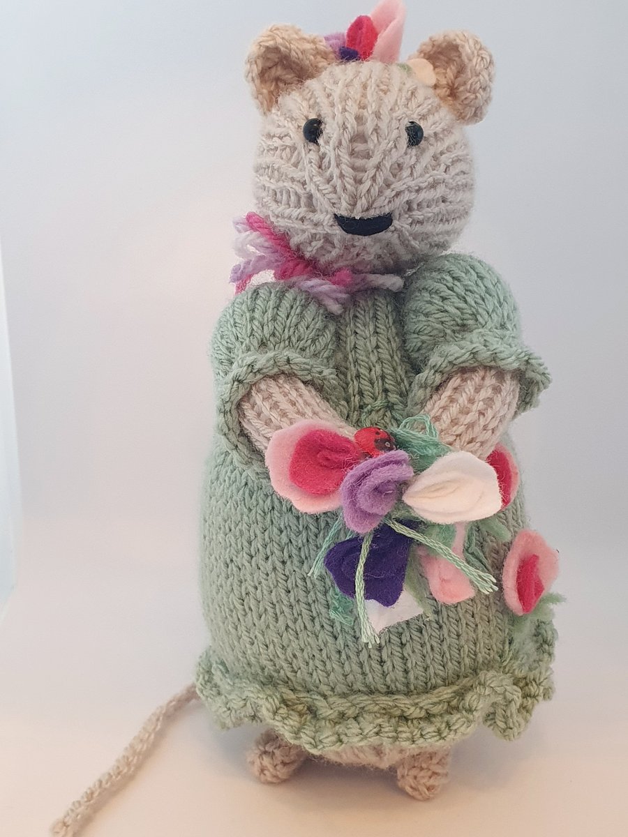 Sweet Pea, a Hand Knitted Mouse 