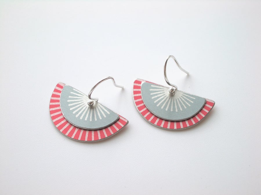 Fan earrings in grey and red with sunburst pattern