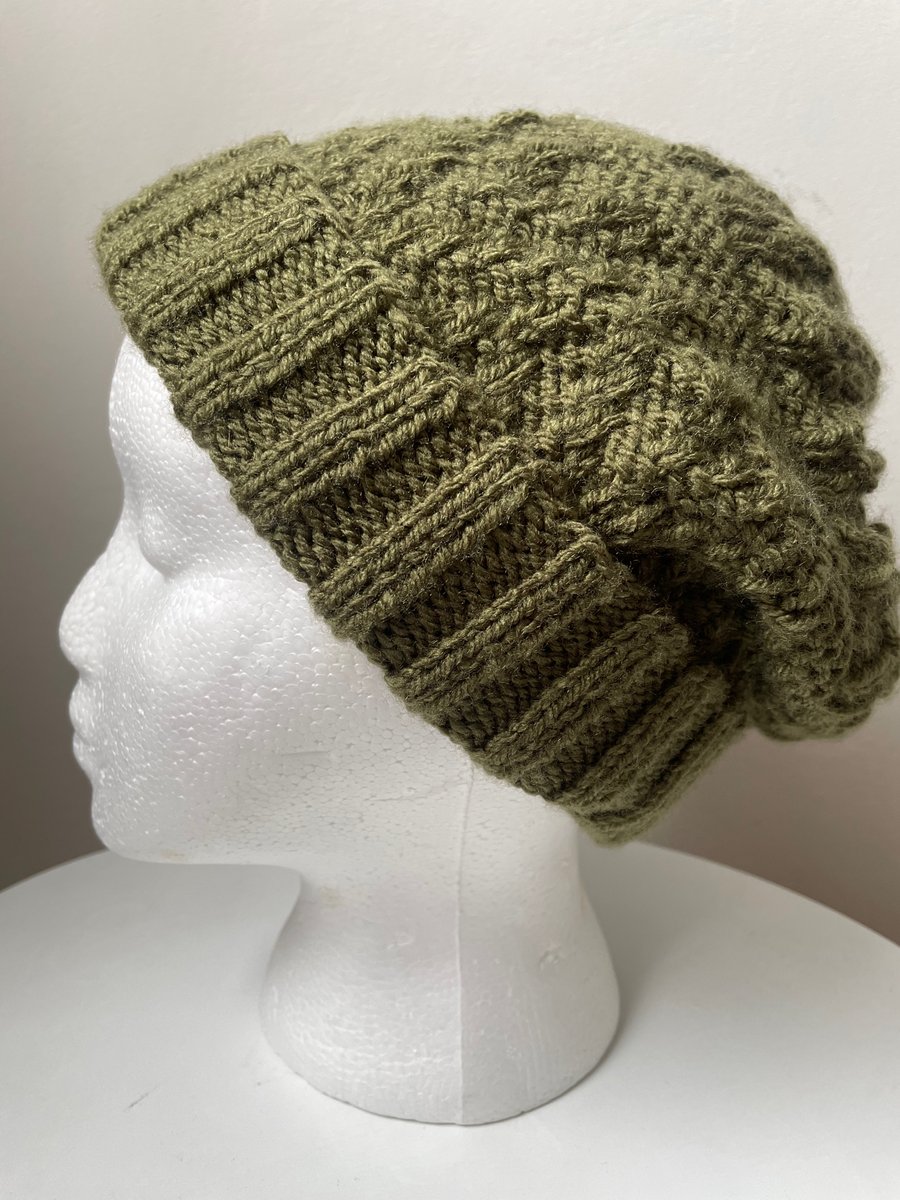 Patterned beanie in dark forest green with folded rib 