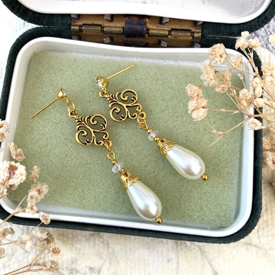 Vintage Style Pearl Teardrop Gold Drop Earrings