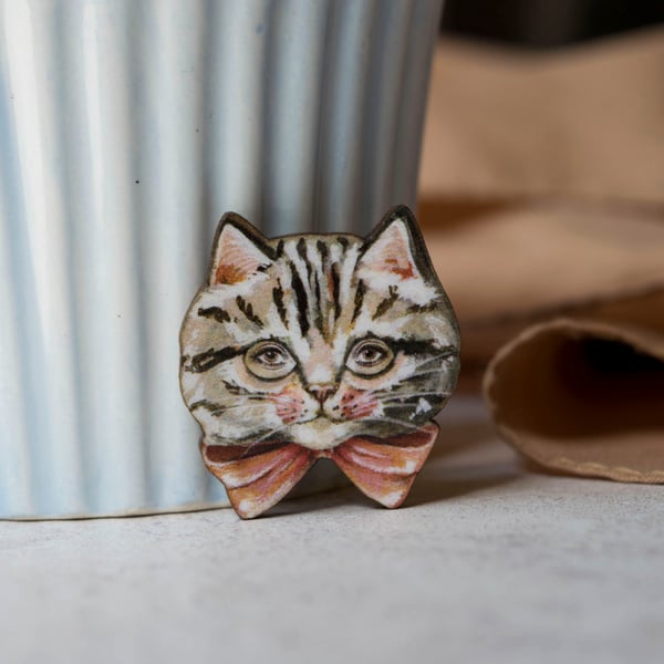 Grey tabby cat wooden brooch
