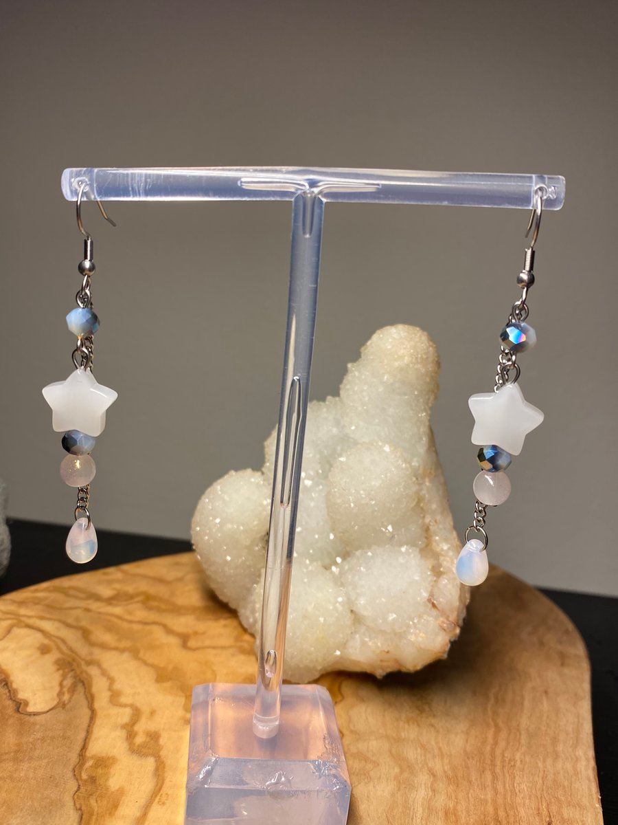 Liza - Milky White Star Earrings 