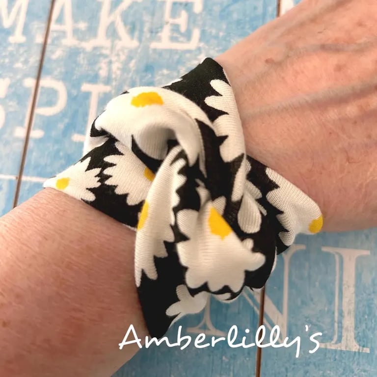 Daisy print wrist wrap bracelet, wrist cover up textile bracelet