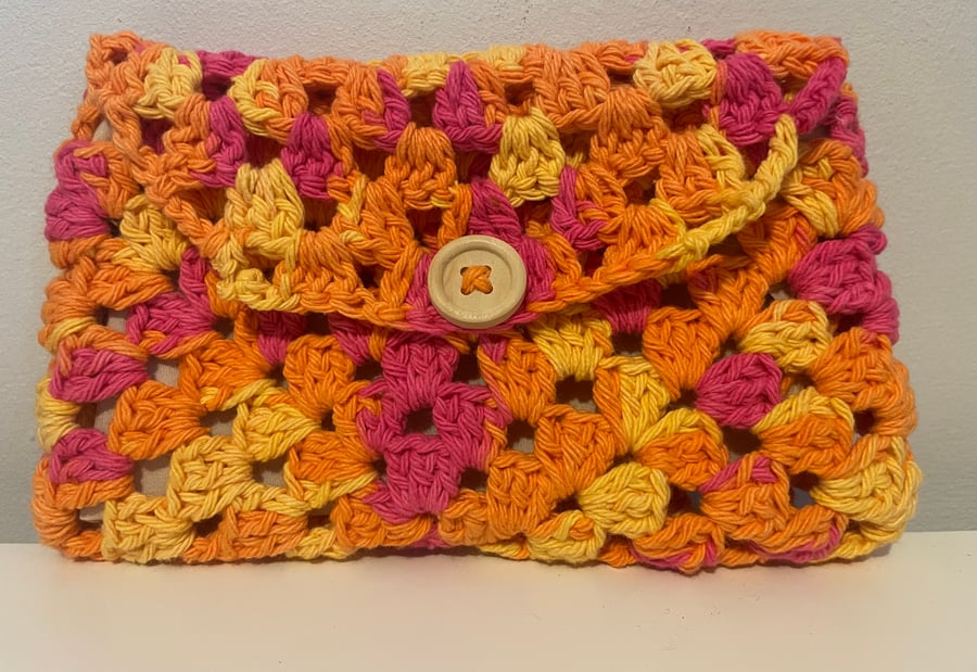 Crocheted clutch purse 