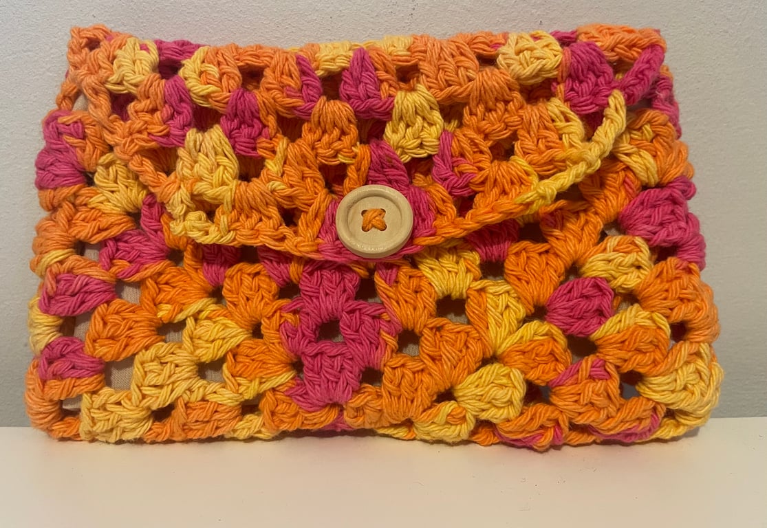 Crocheted clutch purse 