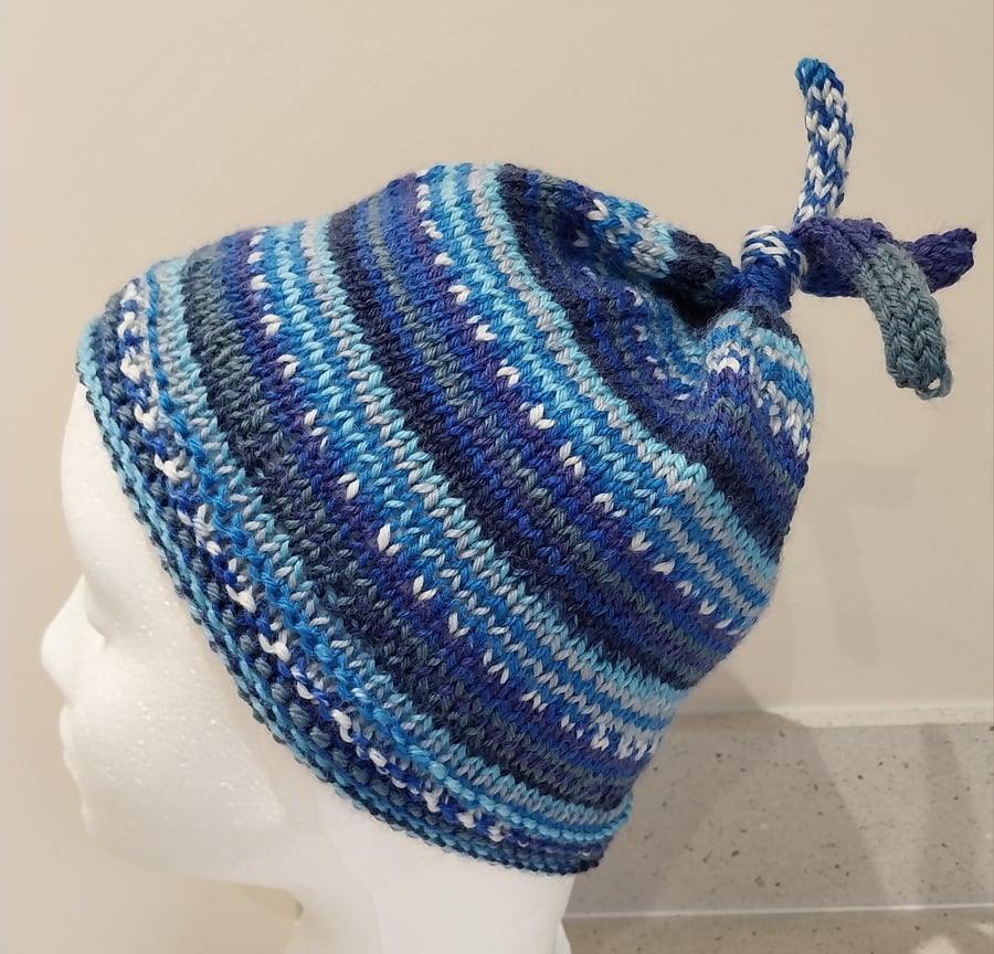 Handknit BLUES 3-5 TIE TOP BEANIE Stripey fairisle effect