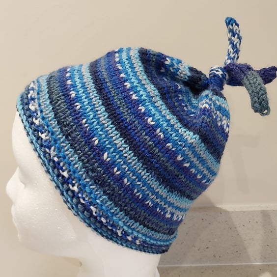Handknit BLUES 3-5 TIE TOP BEANIE Stripey fairisle effect